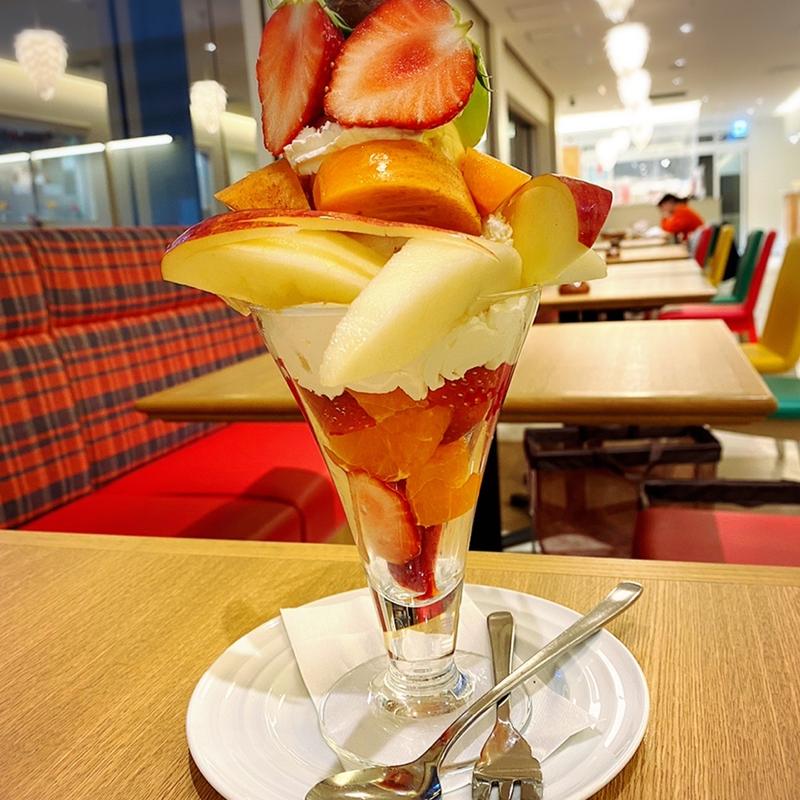 季節のパフェ(果実園 リーベル 横浜ランドマークプラザ店)
