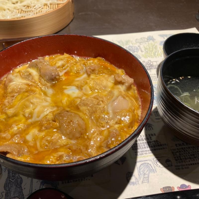 比内地鶏親子丼(秋田比内や 大館本店 （ひないや）)