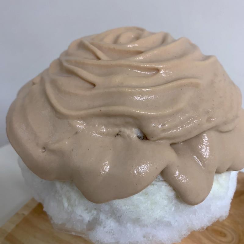 ヘーゼルナッツエスプーマのかき氷(にしのみや果汁店)