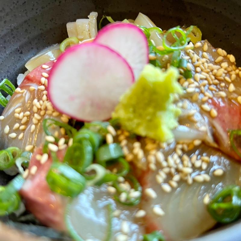 イカ三昧丼の1つ賄い丼(うめのは )