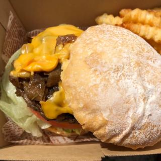 Cheeseburger ( brunch menu ) Cafe Med(東京アメリカンクラブ （Tokyo American Club）)