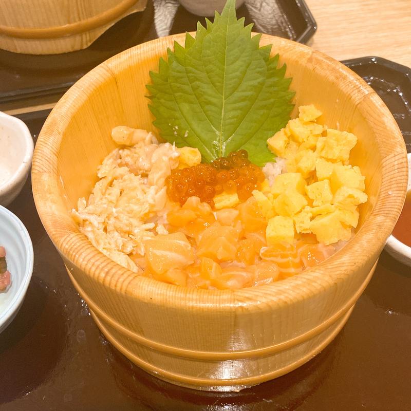 サーモンといくらのおひつごはん(海の穂まれ 京都桂川店 （ウミノホマレ）)