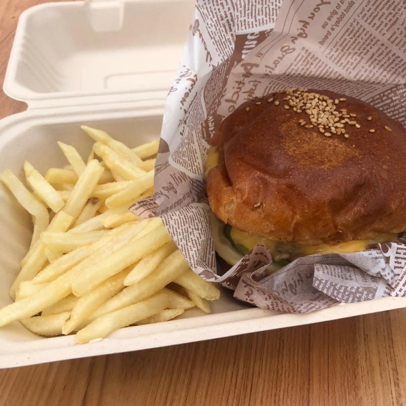 チーズバーガー(ヘルズバーガー (HELLS BURGER))