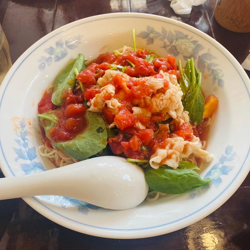冷やしトマト麺(中国ラーメン栄)