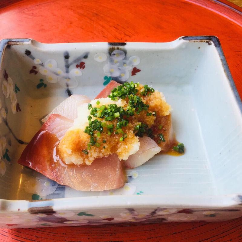 向付  鰤のおろし黄身醤油仕立てのお造り(妙見温泉石原荘・レストラン石蔵)