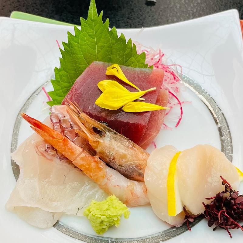 造り(マグロ・鯛・甘海老・ホタテ)(紫翠亭 )