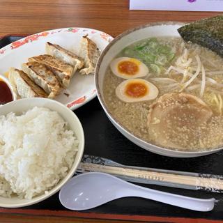 ニンタマ塩ラーメン+餃子半ライス(ゆにろーず 日立十王店 )