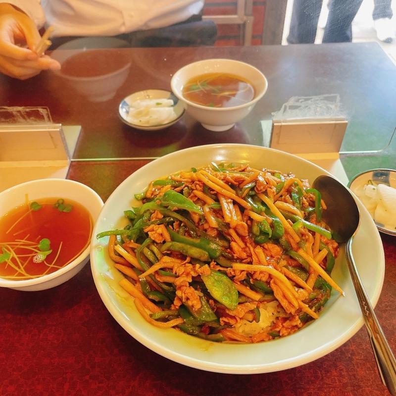 肉ピーマン丼(中華料理 登喜和)