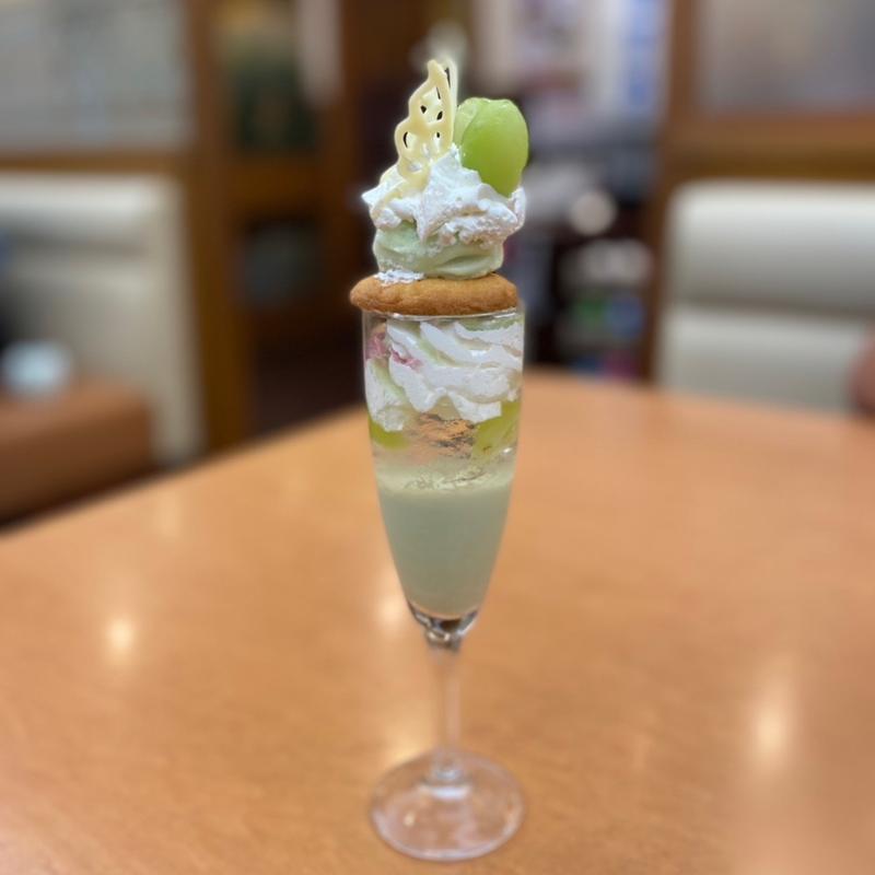 シャインマスカットのグラスパフェ(ココス アルプラザ亀岡前店 （COCO’S）)