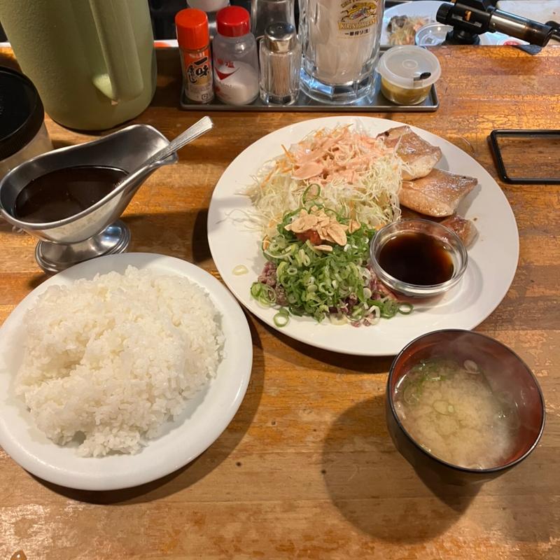 Bセット（牛肉焼きタタキ＋若鶏香草焼き）(ステーキハウス トライ 肥後橋店)