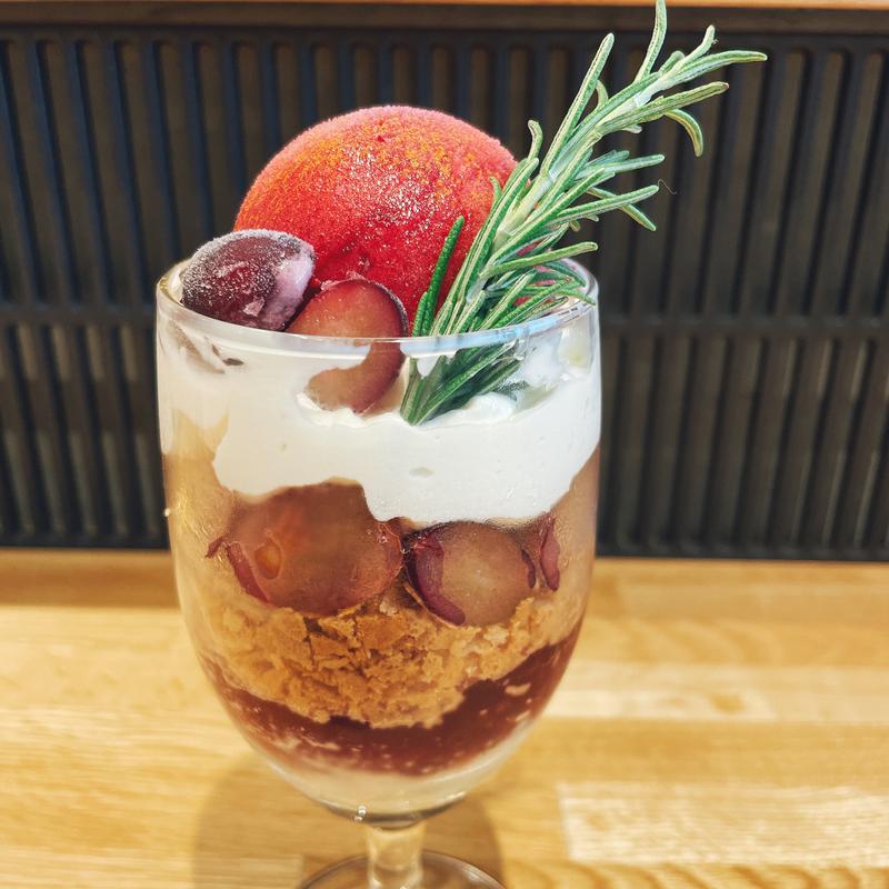 ぶどうと赤ワインシナモンジュレのパフェ(ゆとりの空間 NU茶屋町プラス店)