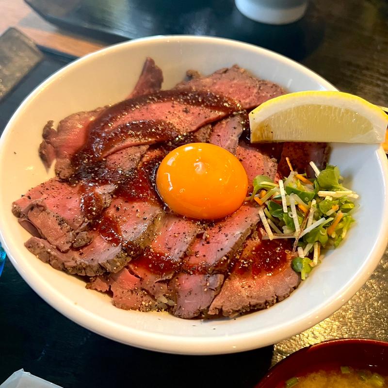 ローストビーフ丼(和牛焼肉 牛WAKA丸 新橋本店)