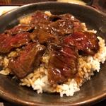 ビーフステーキ丼　ガーリック醤油風味