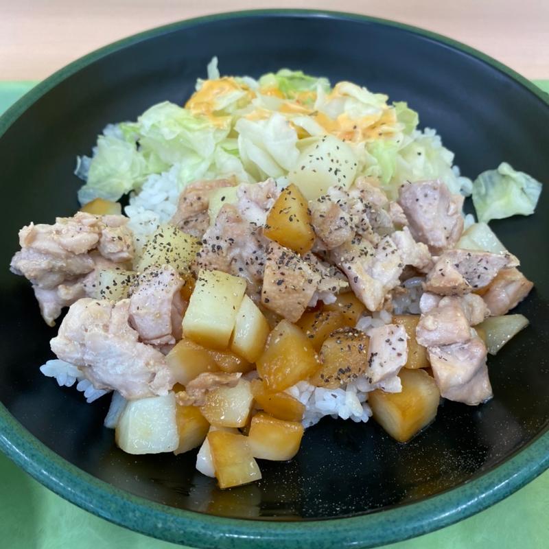 鶏ポテト醤油バター丼(ビッグスカイ)