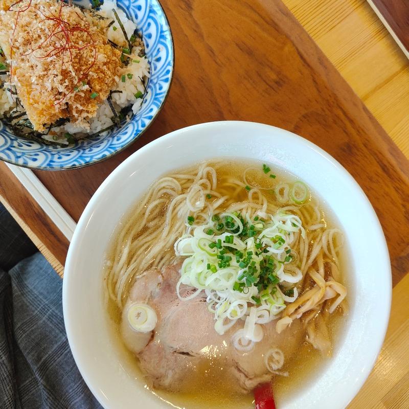 メシケンセット (白醤油(大) ＋ 和風カツ丼)(大衆食堂 中華そばとおコメのお店 メシケン。)