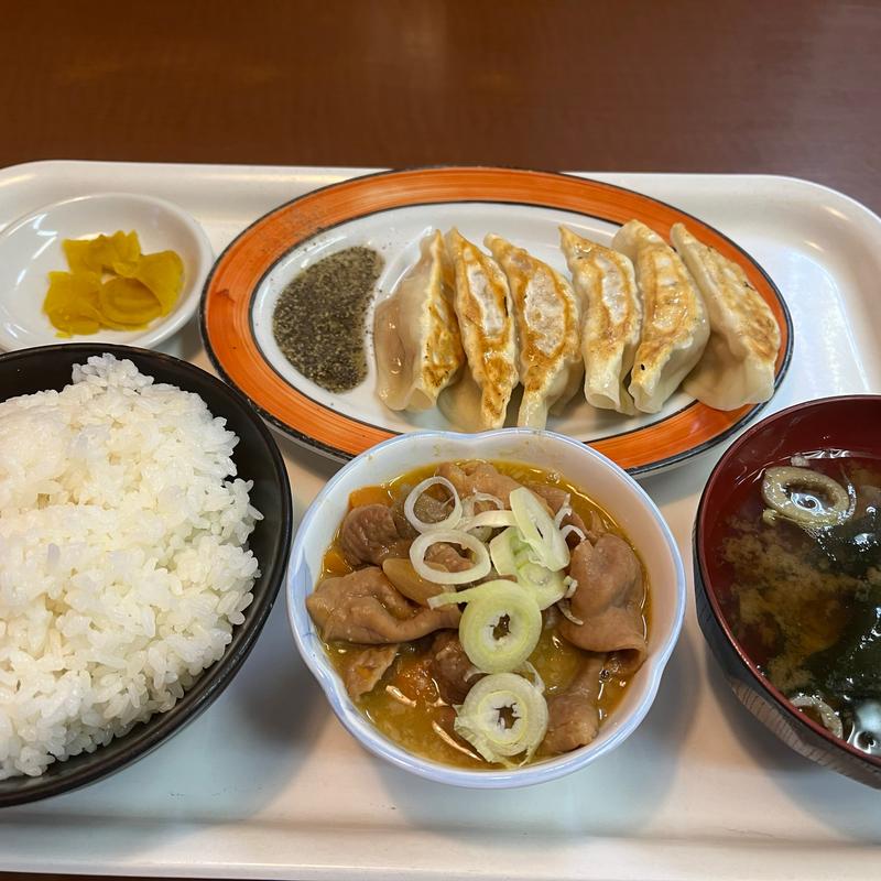 もつ煮み・餃子セット(くるまやラーメン 北本店)