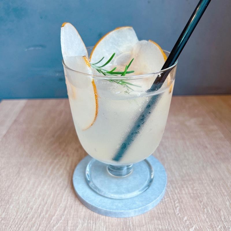 秋のフルーツサングリアソーダ(Forest Green Crepe ＆ Bake )