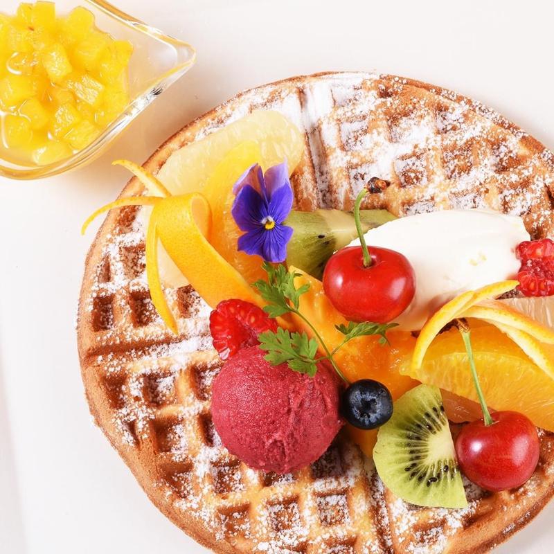 季節のワッフル(水信フルーツパーラーラボ)