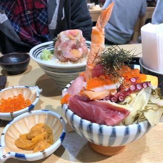 海鮮丼(まぐろ道場)