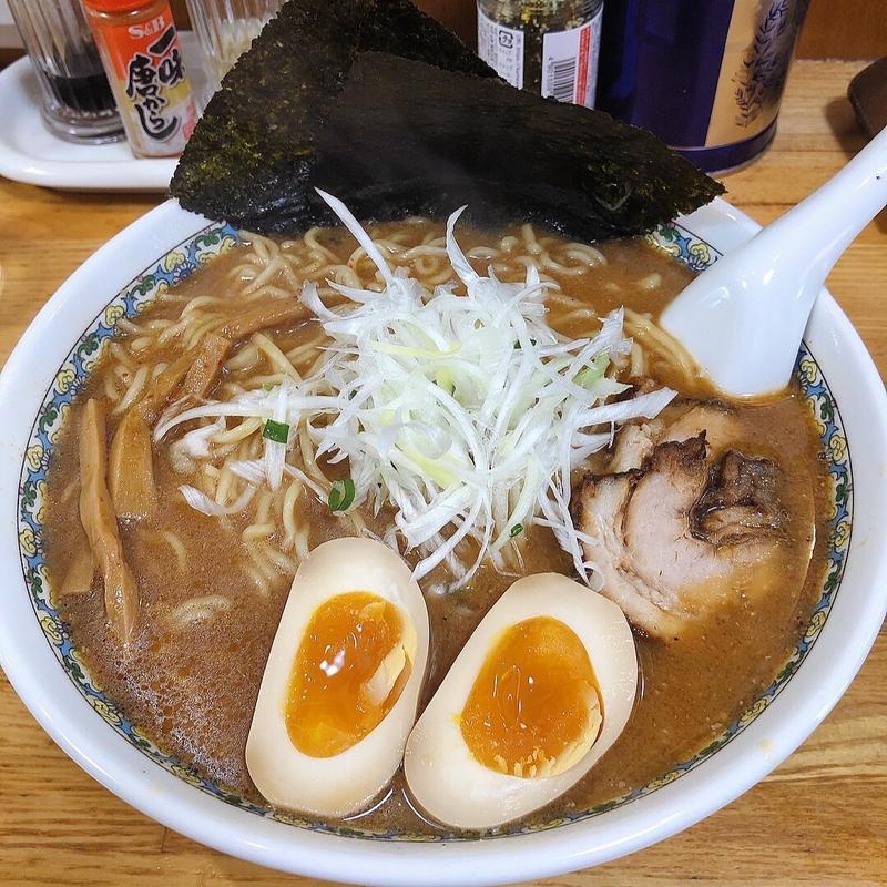 赤麦味噌ラーメン大盛(らーめん とんちんかん （豚珍館）)