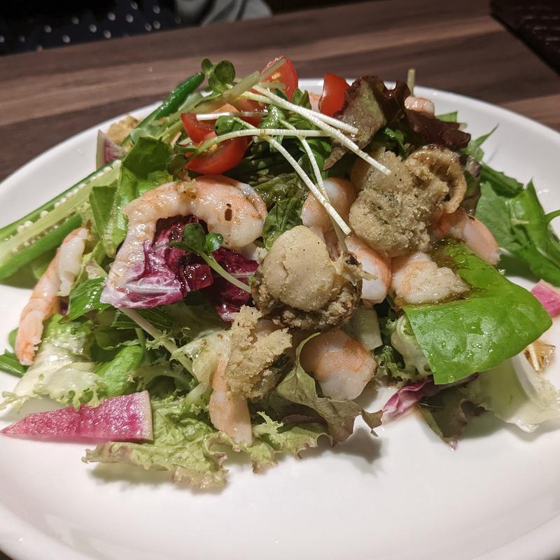 季節野菜と海老・炙りホタテのエスニック仕立て(完全個室 創彩酒家 一水 恵比寿本店)