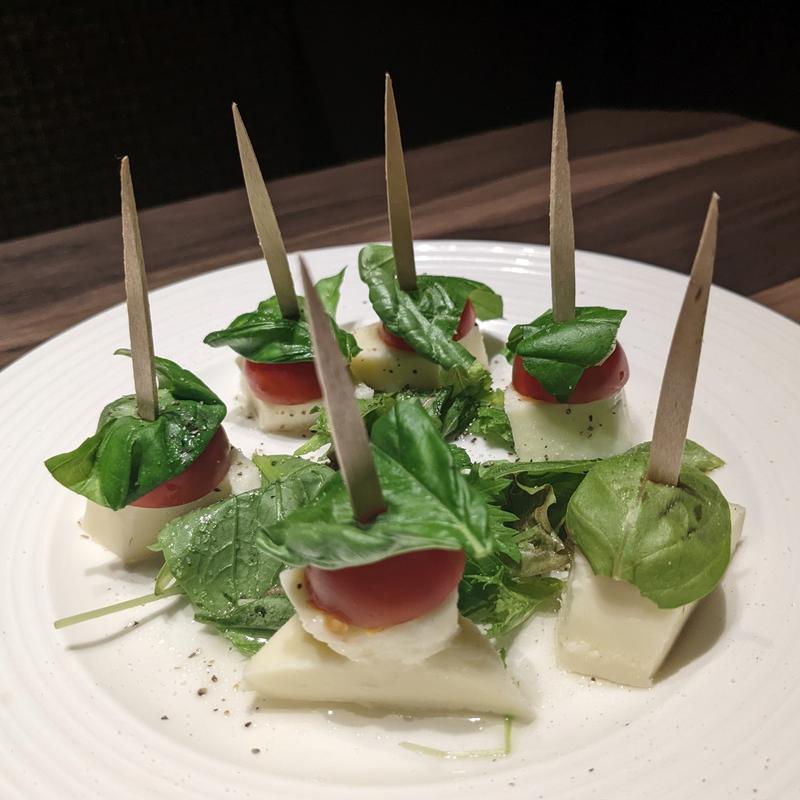 ミニトマトとチーズの一口サイズカプレーゼ(完全個室 創彩酒家 一水 恵比寿本店)