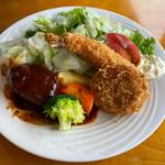 三種の盛り合わせセット（煮込みハンバーグ、ズワイガニクリームコロッケ、エビフライ）(駅前洋食 桜花軒)