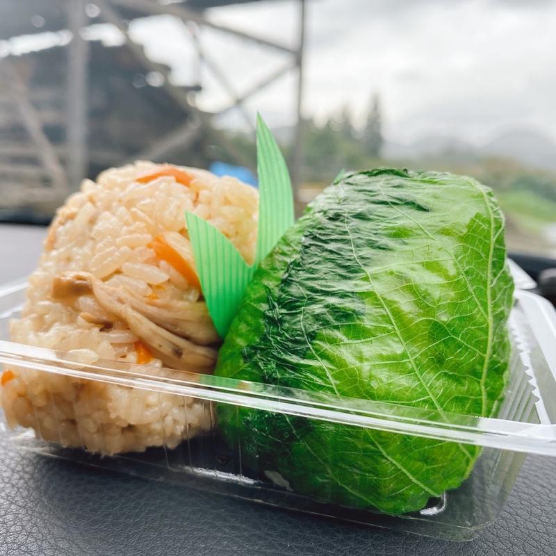 きのこおにぎり&青菜おにぎり(むすびや)