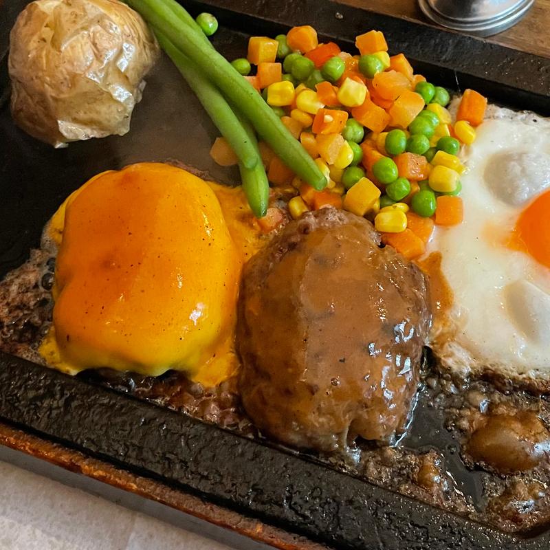 ハーフ&ハーフ（200g）+目玉焼き(ゴールドラッシュ 新宿歌舞伎町店)