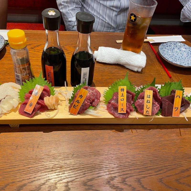 馬刺し盛り合わせ(大衆馬肉酒場 三村 浦和仲町店)