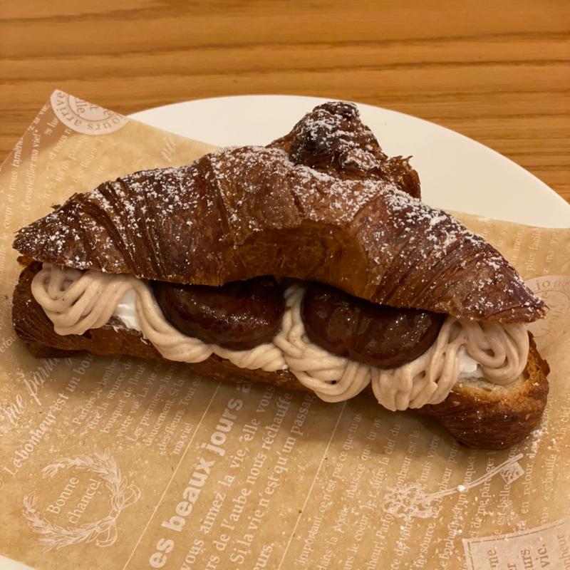 モンブランクリームのクロワッサンサンド(BEVALLEY COFFEE)