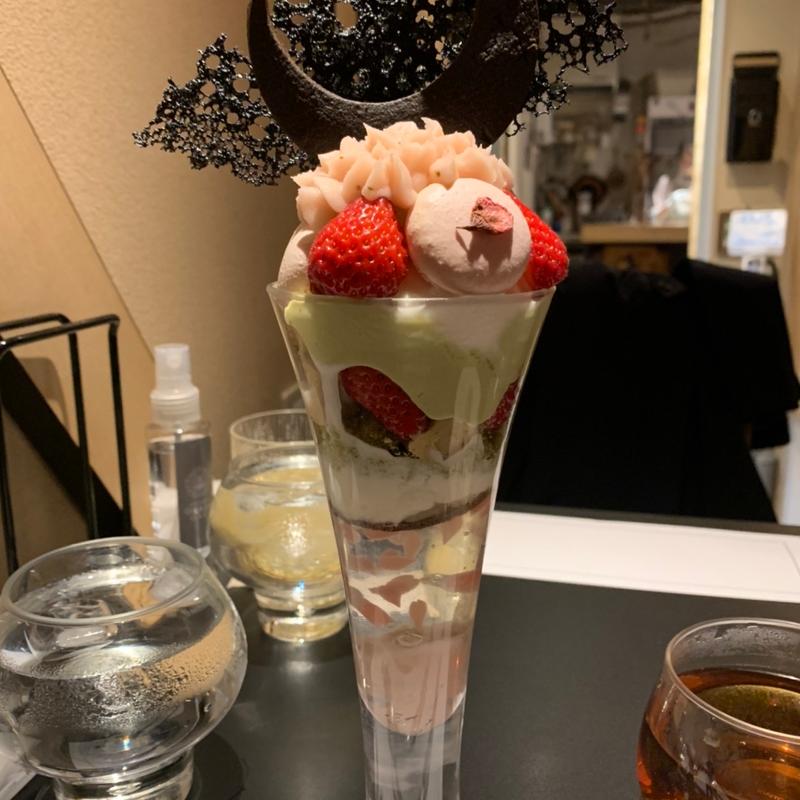 季節のパフェ(夜パフェ専門店ななかま堂)