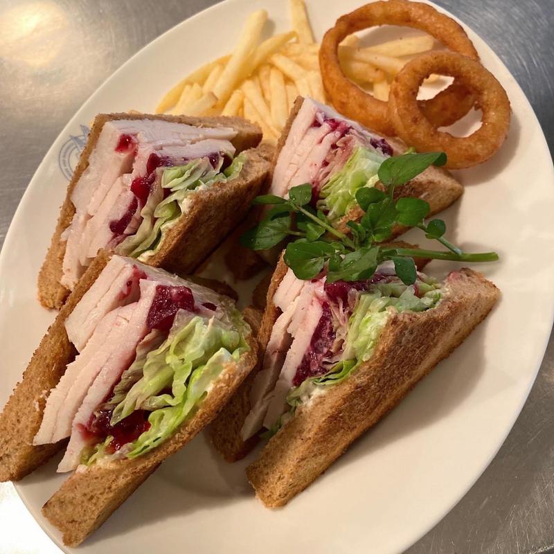 クランベリーターキーチキンサンド(ホームワークス 広尾店 （Homework's）)