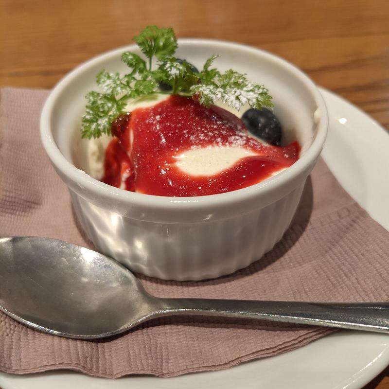 パンナコッタ(TRATTORIA PINOLO)