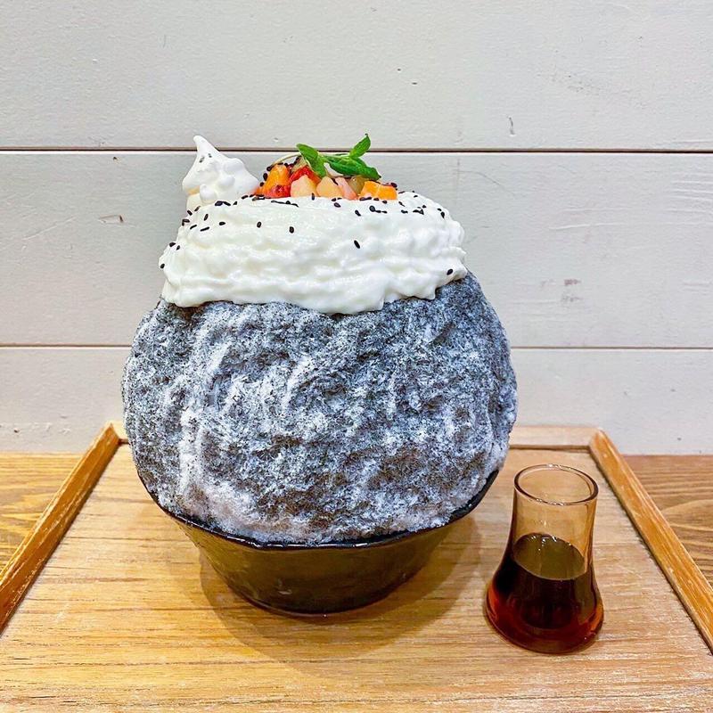 酒粕クリームと黒胡麻ミルク氷(京おばけ)