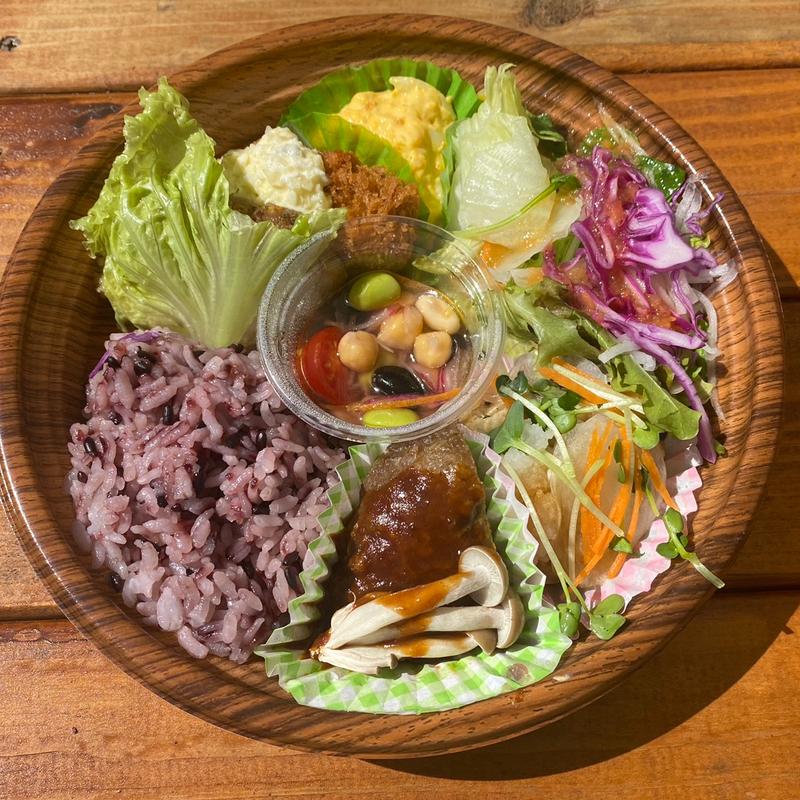 ヤミー弁当(オウミデゴハン ヤミータンク （YUMMY TANK）)