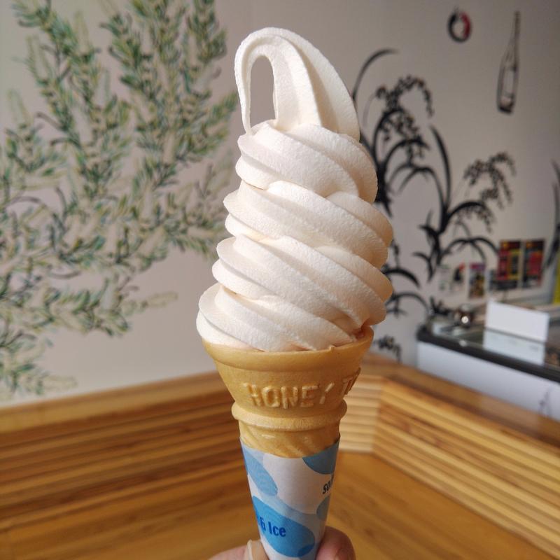 焙煎玄米ソフトクリーム(みさとのふうど)