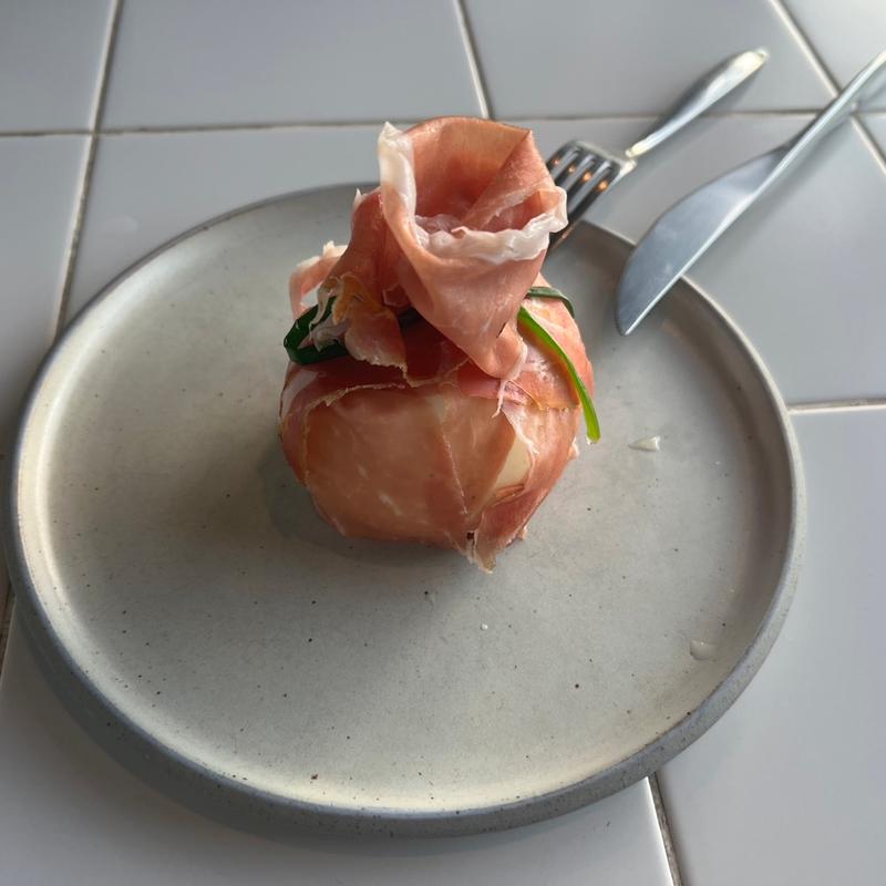 生ハムとブッラータ(GOOD CHEESE GOOD PIZZA)