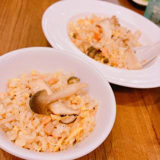 秋鮭とキノコのチャーハン(天津餃子)