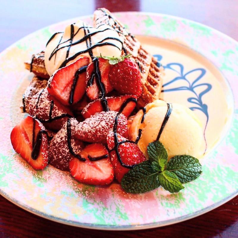 苺のチョコカスタードwaffle(カフェドラパン)