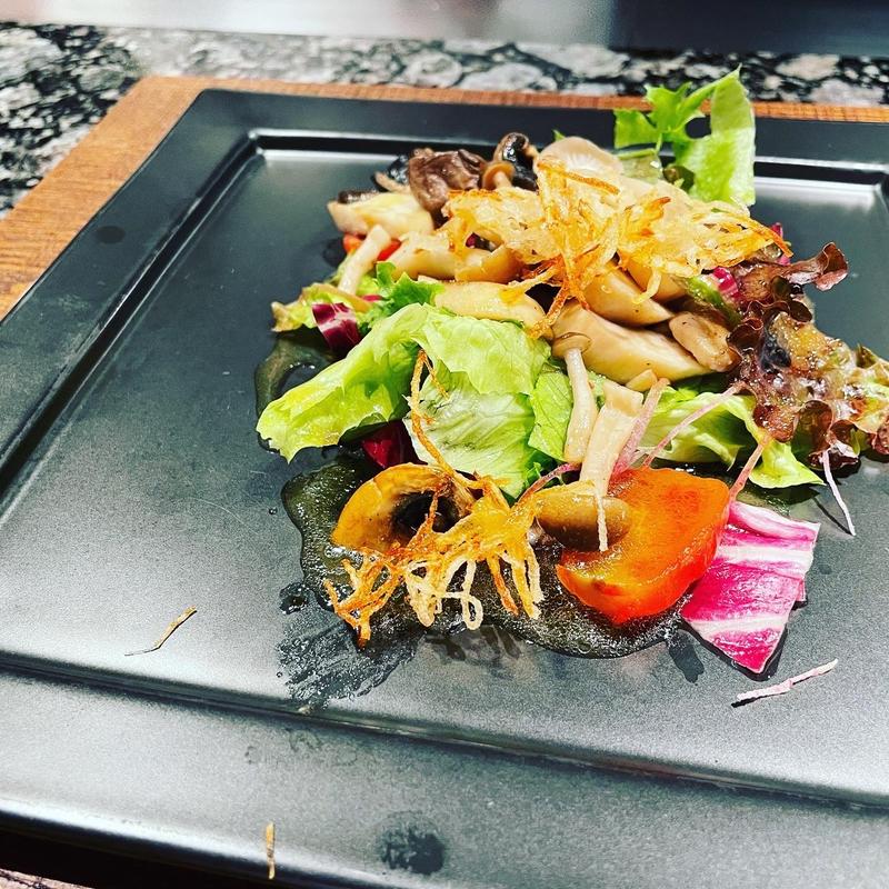 ソテーした数種のキノコとポテトのサラダ仕立て(平日限定ランチ)(鉄板焼「銀杏」 ホテル日航大阪)