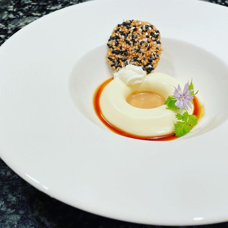 バニラのパンナコッタきな粉と黒糖のソース(平日限定ランチ)(鉄板焼「銀杏」 ホテル日航大阪)