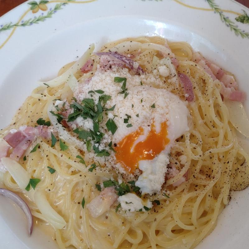 温泉たまご乗せカルボナーラ(グランパ東高円寺店)