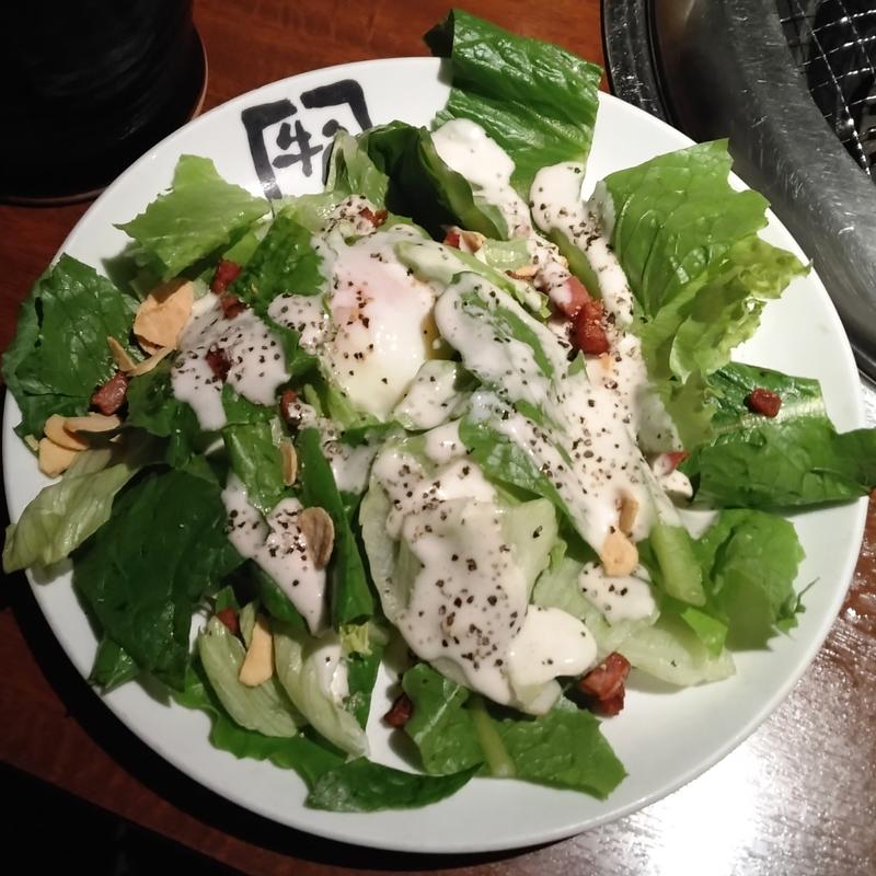 温玉とベーコンのシーザーサラダ（レギュラー）(牛角京急川崎駅前店)