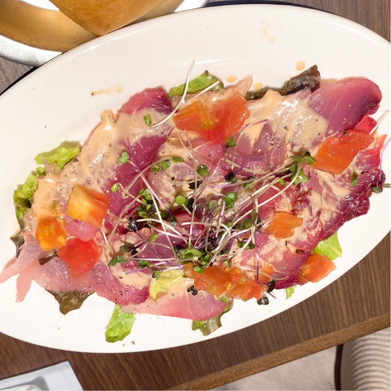 天然プリのカルパッチョ仕立て  ワサビ風味のドレッシング(ビストロ石川亭 東京駅グランスタ八重北店)