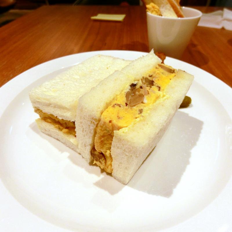キノコオムレツサンド(セントル ザ ベーカリー銀座店)
