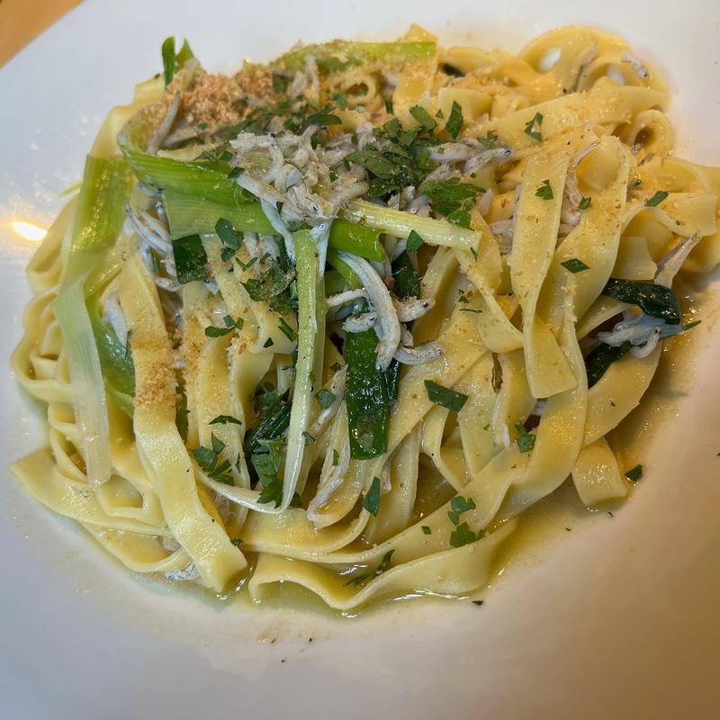 駿河湾産シラスとネギのフィットチーネ(La・Terrazza （ラ・テラッツァ 【旧店名】アクアパッツァテラス）)