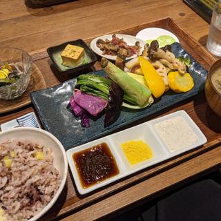 旬のお野菜グリル定食(やさいの王様 日比谷シャンテ店)