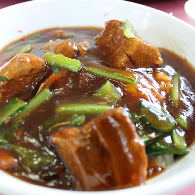 バラ肉丼(盛華園)