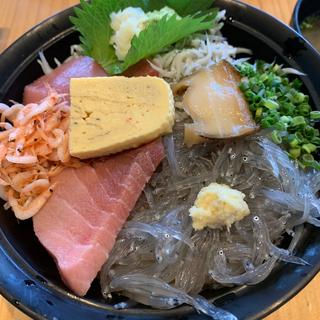 用宗丼(2色丼)(漁業直営　どんぶりハウス)